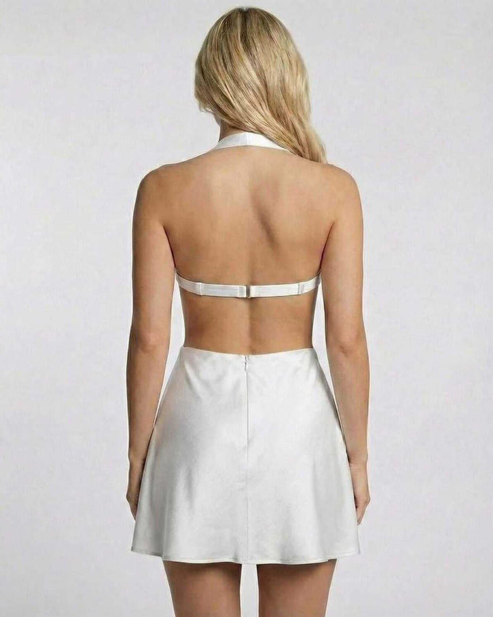Vestido mini marfil ajustado y favorecedor para mujer, con diseño cortado moderno y chic.