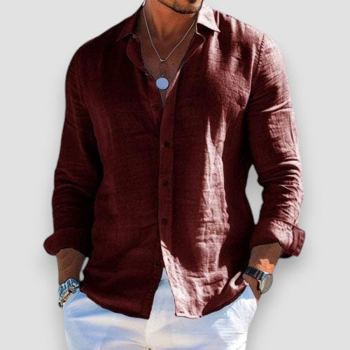 Camisa de verano para hombre, vista frontal, mostrando corte holgado y colores vibrantes.