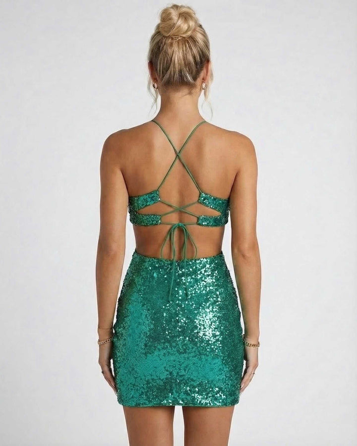 Elegante vestido mini de cóctel con lentejuelas verdes, escote en V y diseño sin mangas.