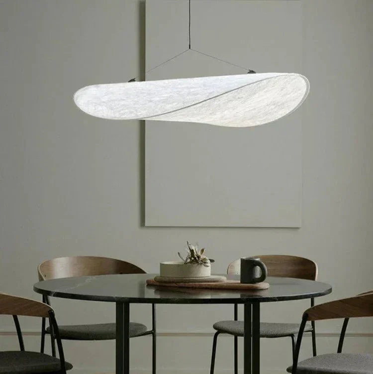 Lámpara colgante de seda: Chandelier hecho a mano con diseño japonés, luz cálida para salón.