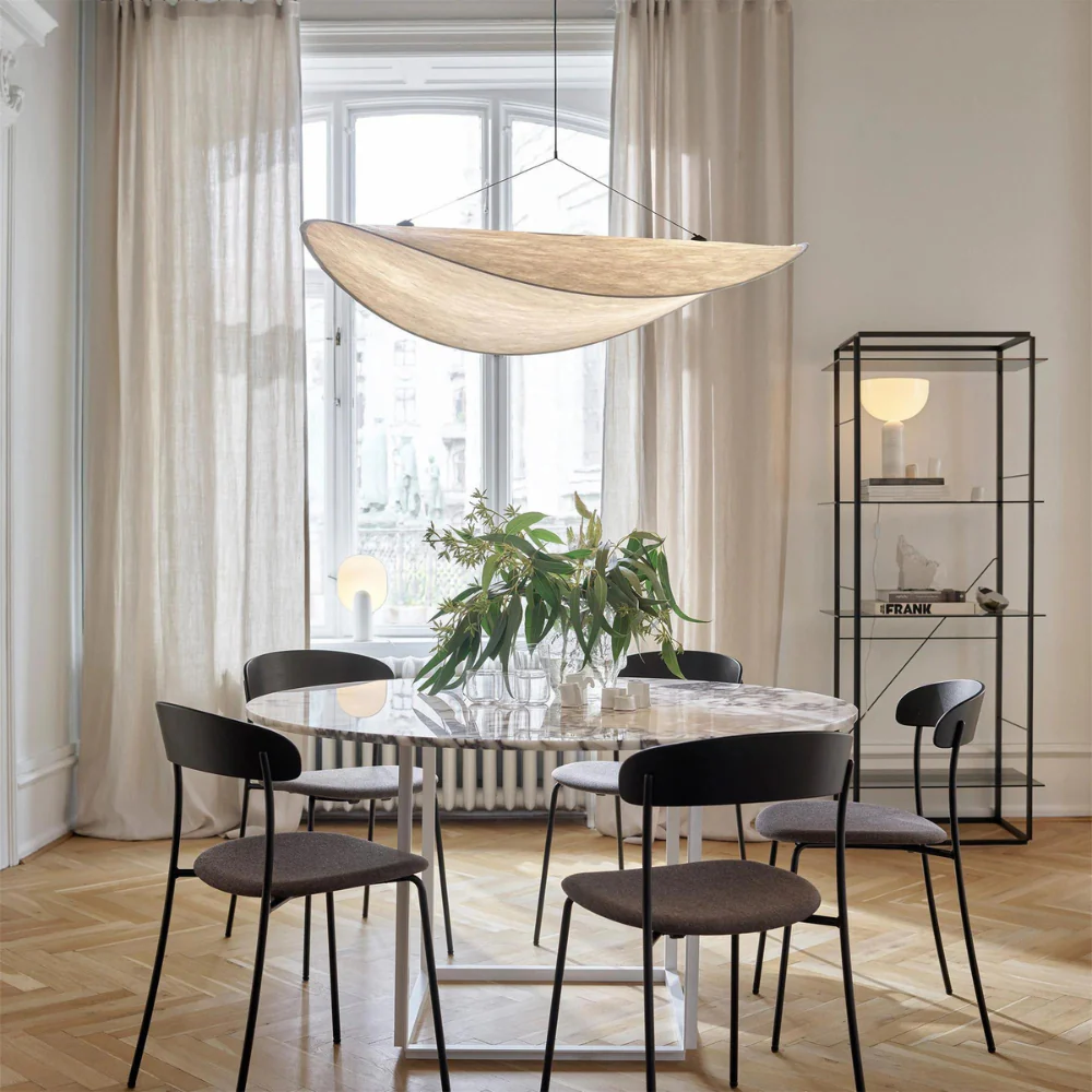 Lámpara de techo de seda: Chandelier colgante artesanal de estilo japonés con luz fría ajustable.