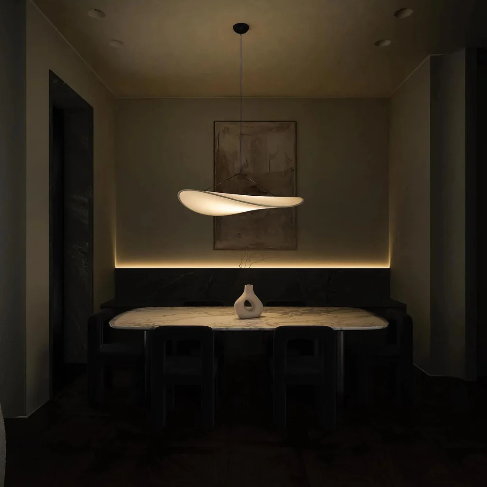 Chandelier artesanal: Lámpara de techo de seda japonesa para decoración de hogar con luz cálida.