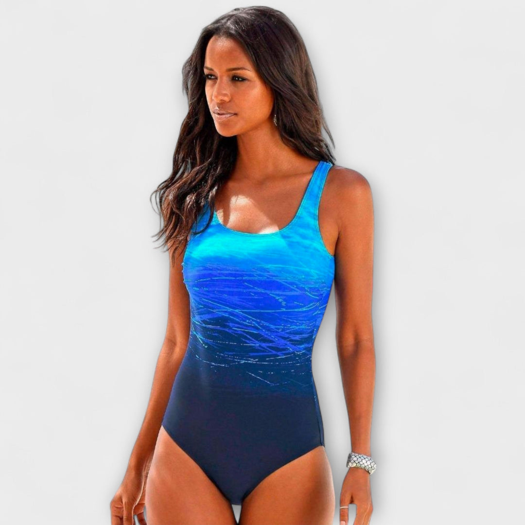 Bañador deportivo de una pieza para mujer con diseño degradado, ideal para natación y piscina.