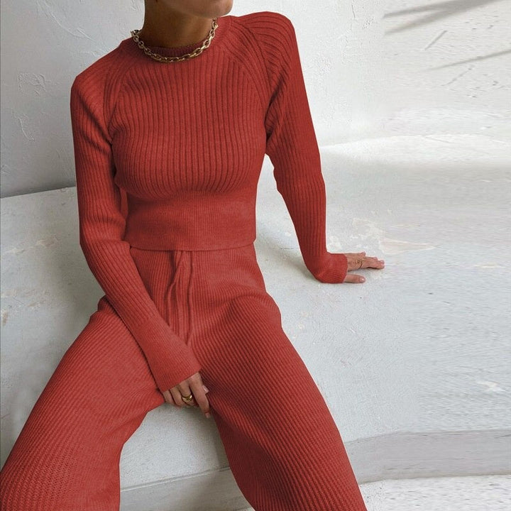 Detalle del tejido suave del conjunto loungewear SANDRA, comodidad chic para la mujer actual.