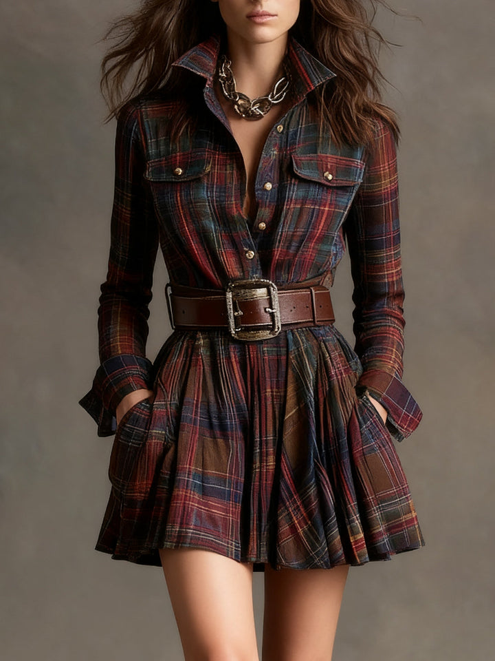 Vestido corto camisero a cuadros de mujer con cinturón, perfecto para un outfit casual chic y cómodo.
