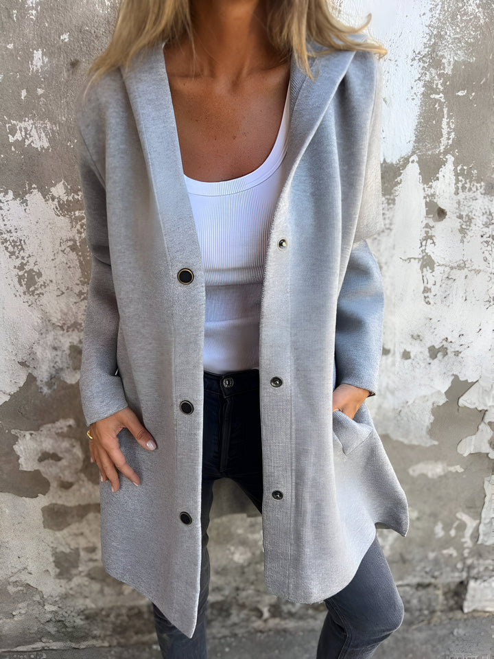 Chaqueta cómoda con capucha para mujer, ropa exterior para primavera. Estilo casual y moda femenina para el día a día.