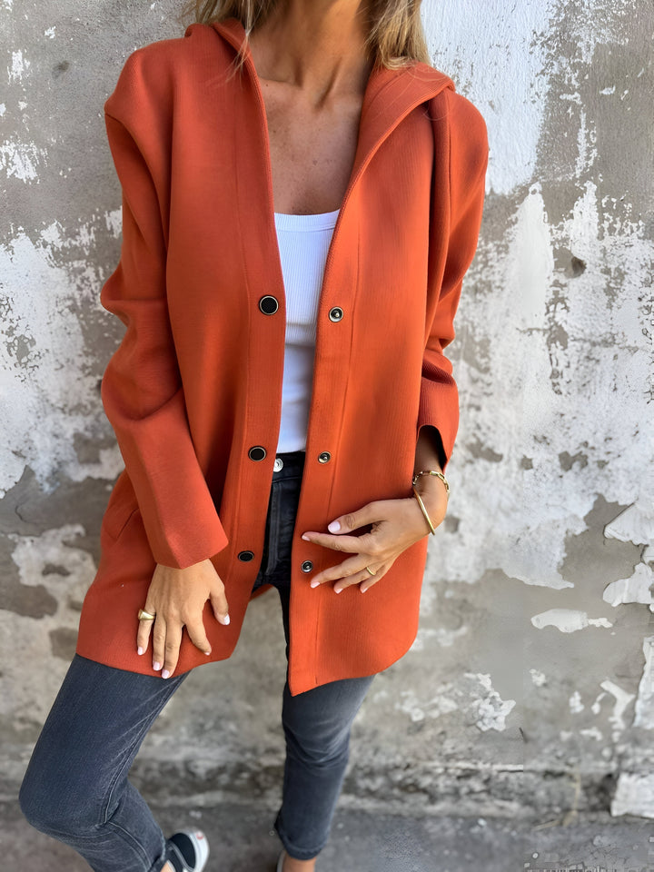 Chaqueta de mujer con capucha, versátil para moda femenina. Estilo casual y comodidad, ideal como ropa exterior de otoño.