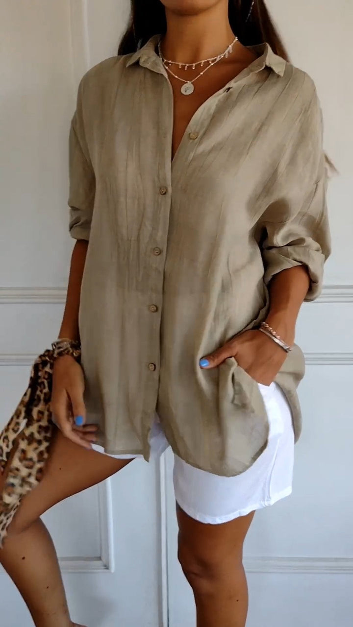 Camisa de botones para mujer combinada, look casual chic de moda femenina.