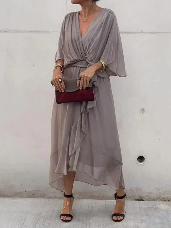 Vestido midi mujer con escote V pronunciado, diseño cruzado. Cintura ajustable, moda femenina para primavera.