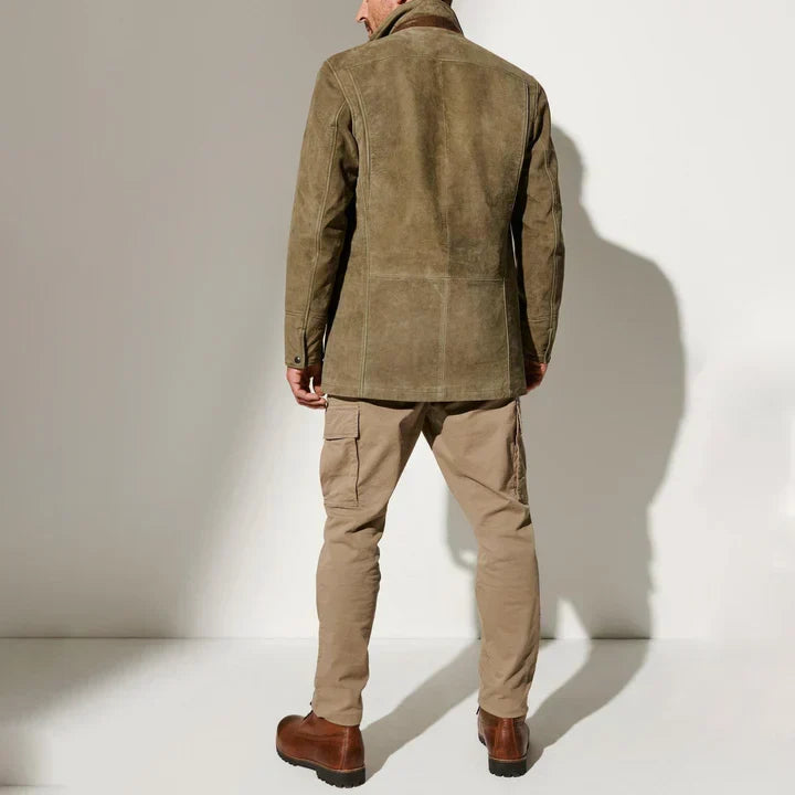 Chaqueta de otoño para hombre, diseño retro vintage elegante. Abrigo marrón casual para moda masculina.