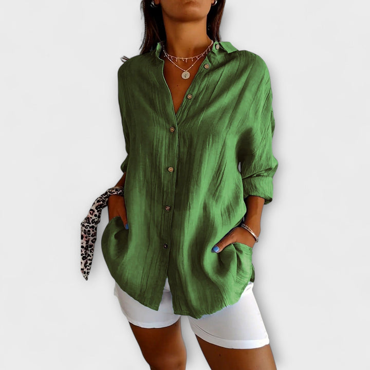 Blusa plisada cómoda y elegante para mujer, ideal para un estilo chic diario o casual.
