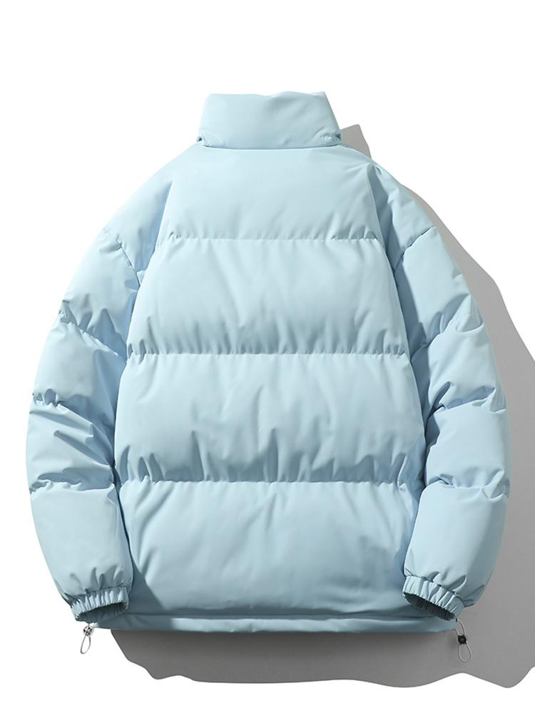Abrigo acolchado de hombre, esencial para mantener el calor en invierno.