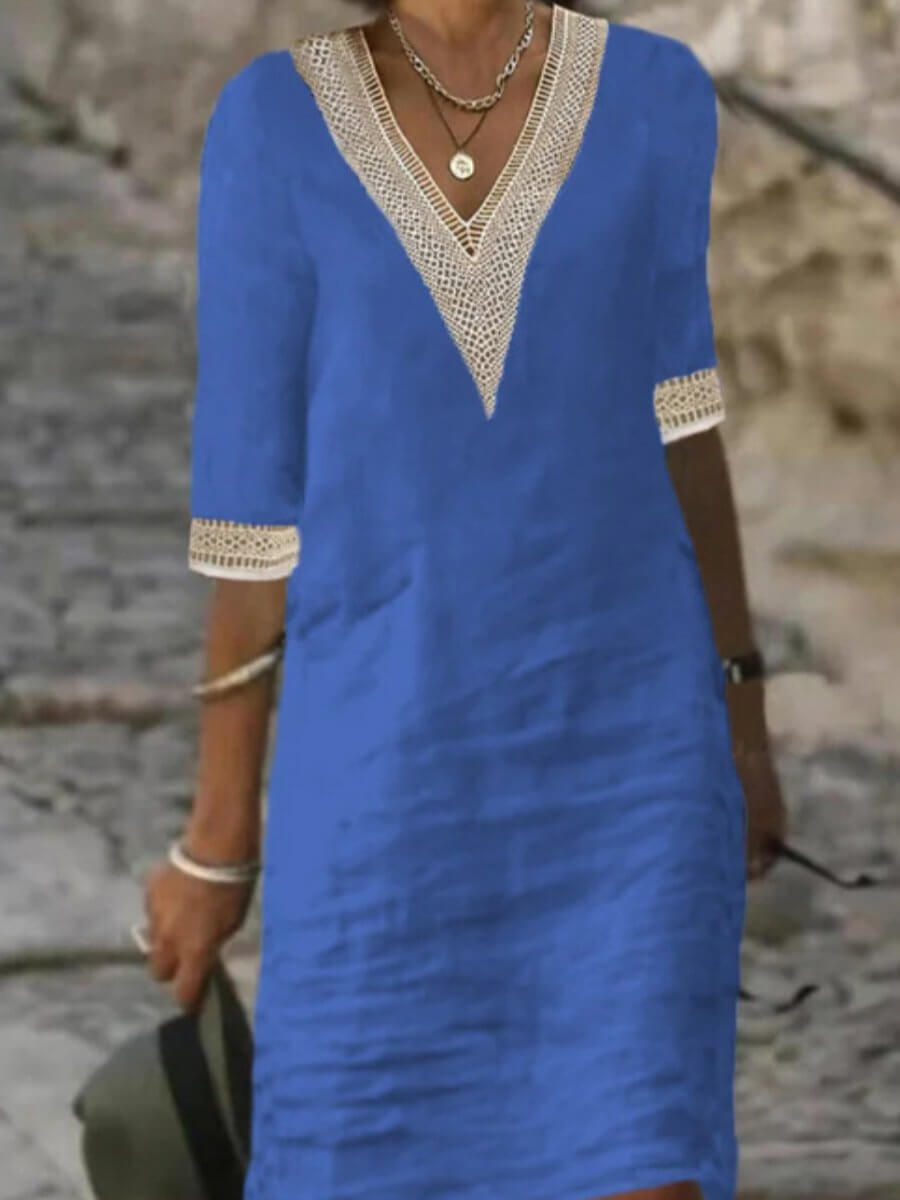 Vestido elegante de mujer con escote en V pronunciado y delicado encaje. Perfecto para fiesta.