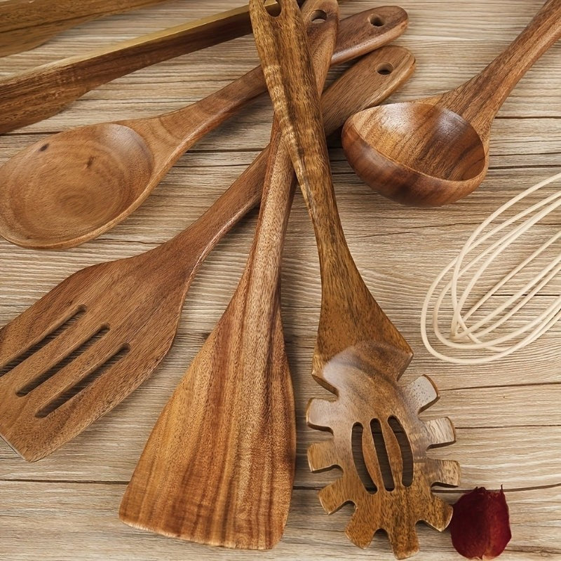 Completo set de 7 utensilios de cocina de madera, ideal para todas tus necesidades culinarias en el hogar.