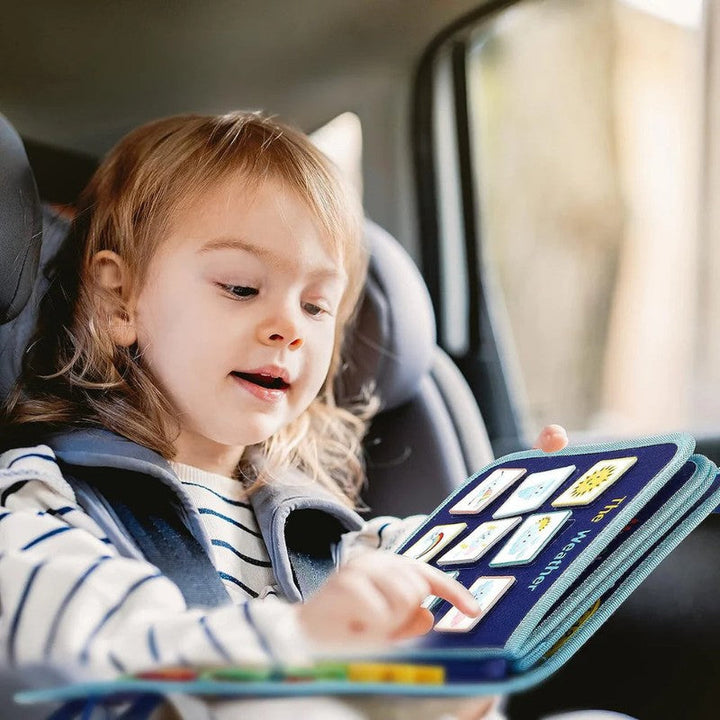 Tablero de actividades Montessori para niños, fomenta aprendizaje y desarrollo de motricidad.