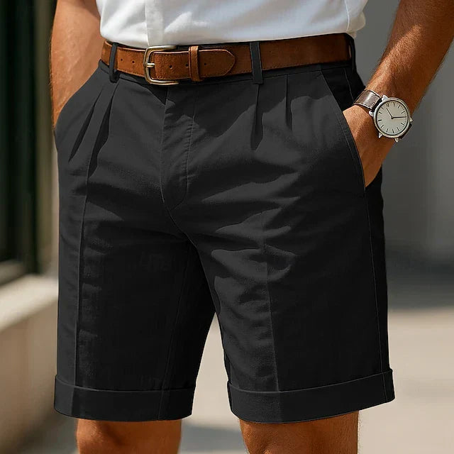 Pantalones cortos plisados de hombre. Un básico de verano elegante y cómodo. Perfectos para un estilo urbano o playa.