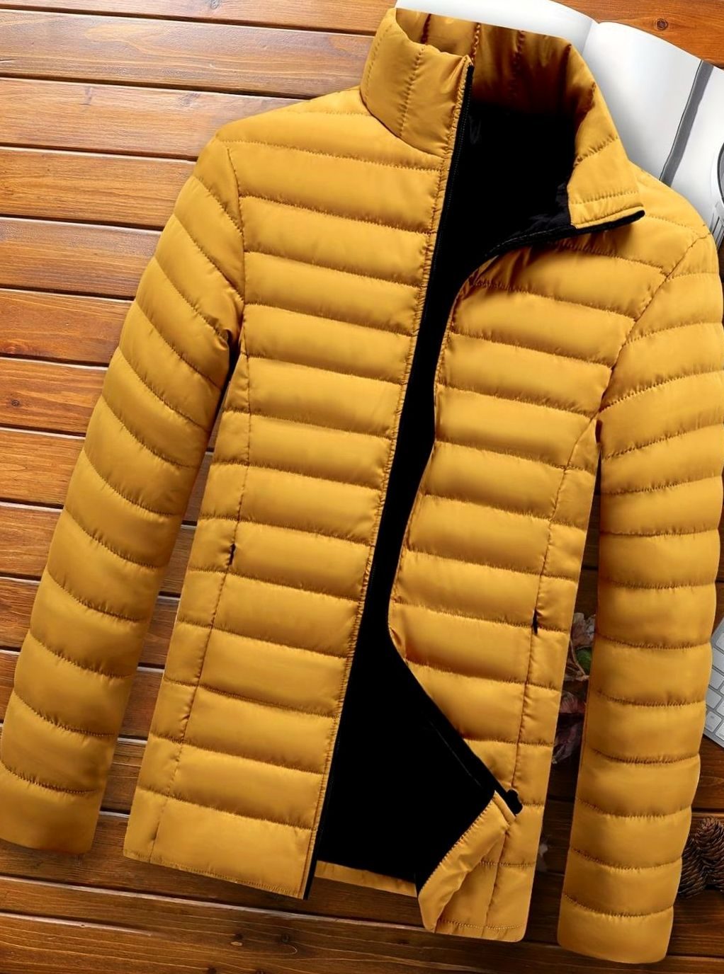 Abrigo acolchado casual para hombre, ideal para el exterior en climas fríos.