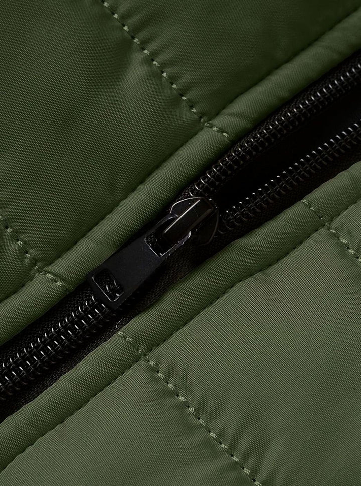 Ligero abrigo acolchado de hombre, ideal para exteriores, con cremallera.