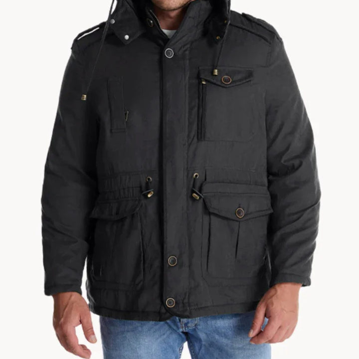 Abrigo parka de hombre acolchado con múltiples bolsillos y capucha para máxima calidez en climas fríos.