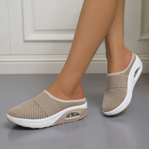 Zapatillas deportivas para mujeres con diseño moderno y soporte ortopédico, perfectas para uso diario.