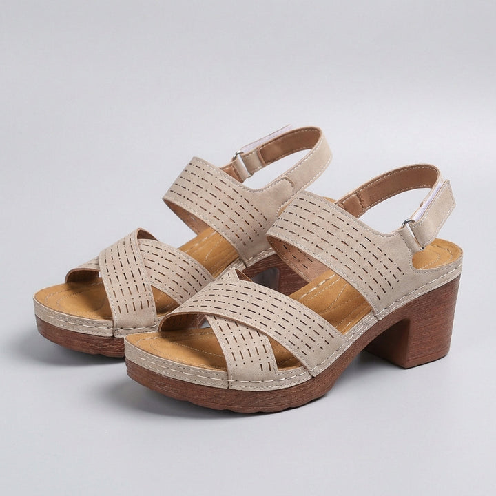 Sandalias Carmela de plataforma para mujer, calzado cómodo y elegante. Perfectas para un look de verano.