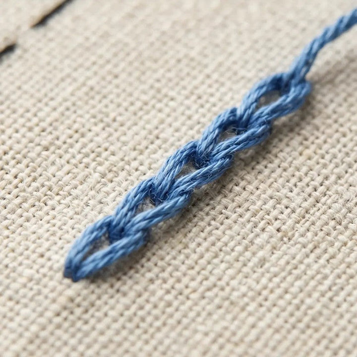 Inicia tu hobby de costura con este kit de bordado DIY para principiantes. Libro de patrones, hilos y lino natural incluidos.
