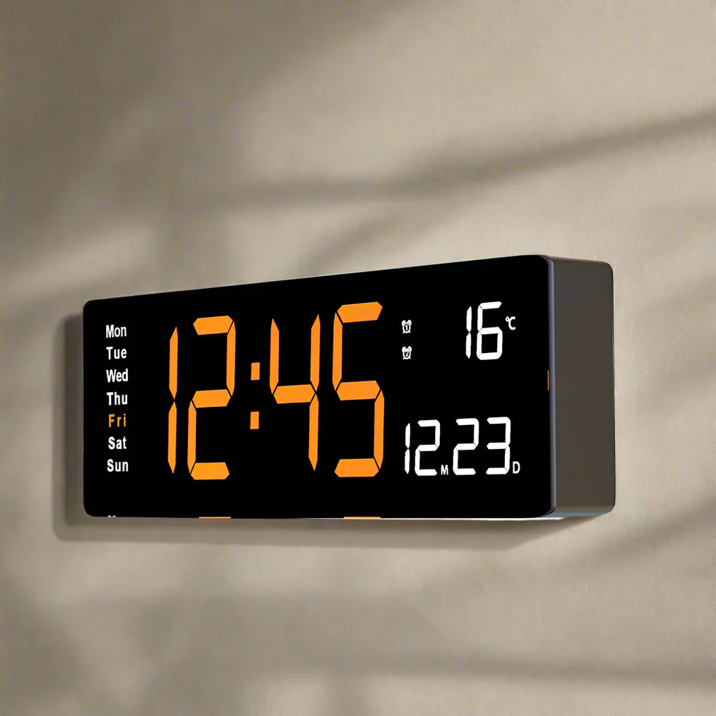Reloj moderno LED con iluminación ambiental, ideal para mesa de noche o escritorio de oficina.