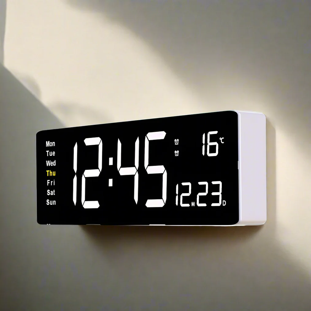Decoración para oficina moderna: reloj digital LED con diseño minimalista y conectividad USB.