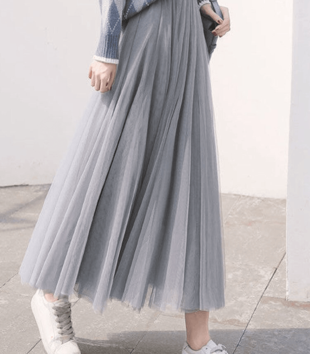 Falda de mujer con cintura alta y caída fluida, estilizada y cómoda, esencial para ropa fresca de verano.