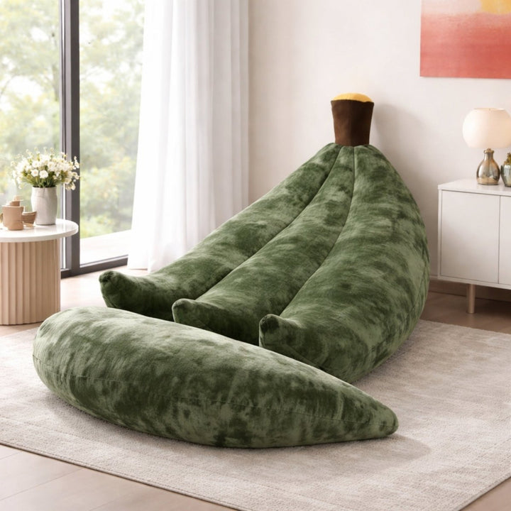 Mueble de lujo: sillón puf viscoelástico de terciopelo. Confort, relax, decoración del hogar.