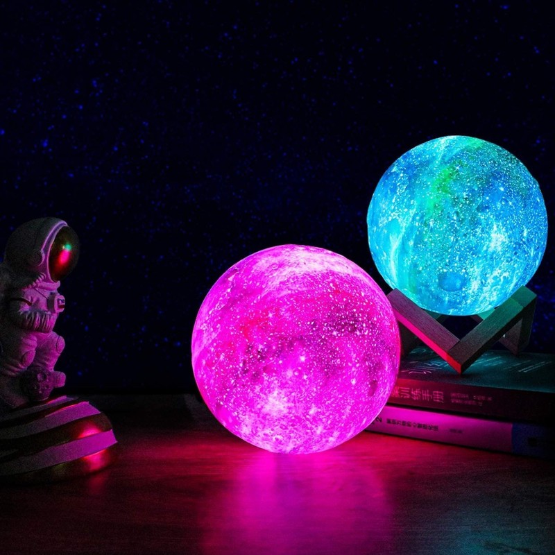 Regalo perfecto: lámpara de luna galaxia con 16 colores y control remoto, ideal para cualquier dormitorio.