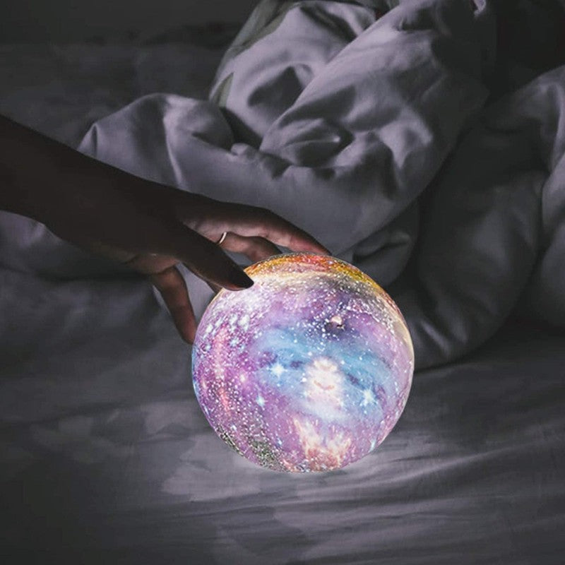 Lámpara de luna galaxia que transforma el espacio con 16 colores, creando una luz nocturna relajante.