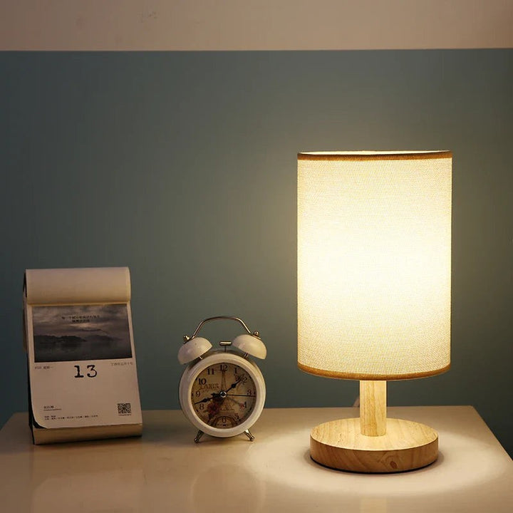Lámpara de mesa LED con base de madera. Control táctil. Perfecta para crear ambiente en casa.