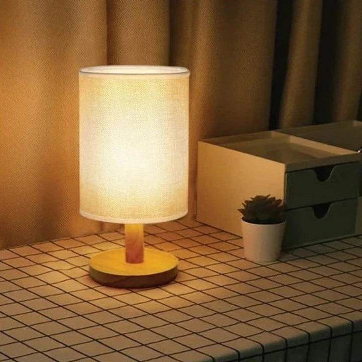Lámpara de mesa cilíndrica LED con base de madera. Acentúa tu decoración hogar con luz táctil.