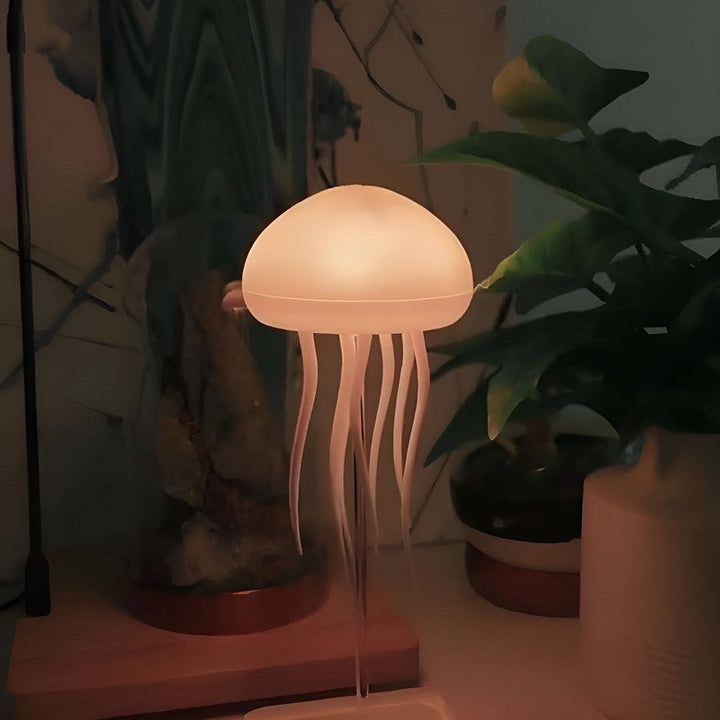 Lámpara de medusa flotante LED RGB. Luz de noche decorativa con control por voz para un ambiente mágico en el hogar.