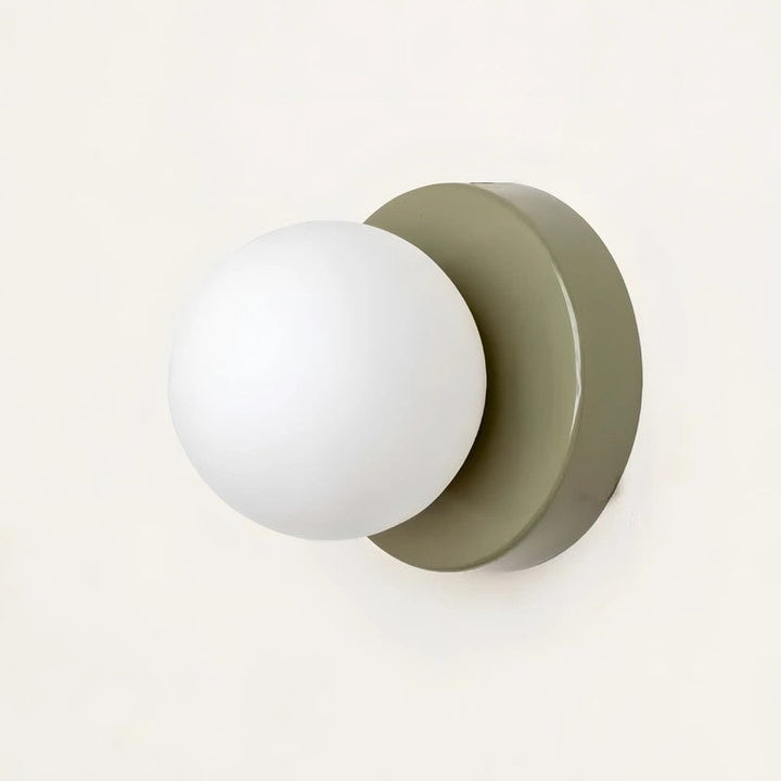 Moderna lámpara de pared escandinava, ofrece una iluminación elegante para la decoración interior del hogar.