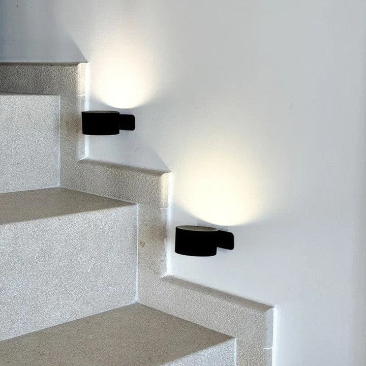 Luz direccional LED de pared, inalámbrica, giratoria, recargable USB, ideal para lectura.