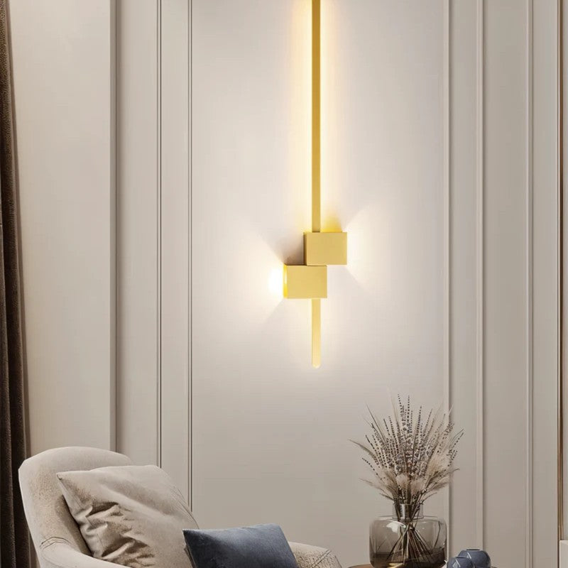 Lámpara minimalista LED para pared, ofrece luz cálida difusa, ideal para crear ambiente.