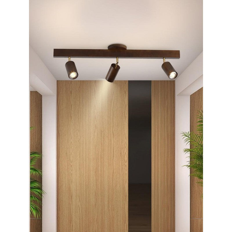 Lámpara de techo minimalista de madera con focos LED ajustables para salón moderno.