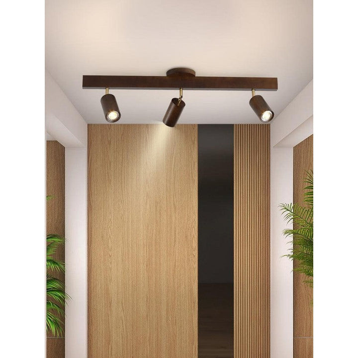 Lámpara de techo minimalista de madera con focos LED ajustables para salón moderno.