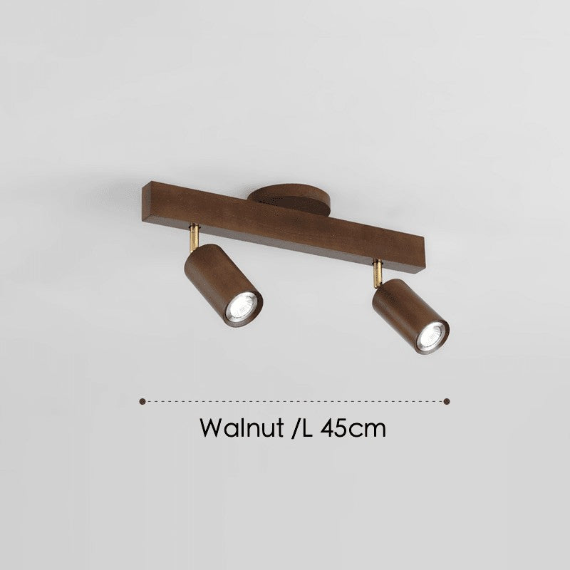 Iluminación interior: Lámpara de techo de madera con focos LED para luz direccional.