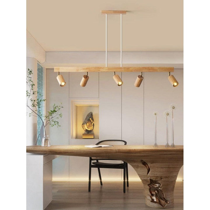 Lámpara de techo de madera para hogar. Focos ajustables para una luz direccional precisa.