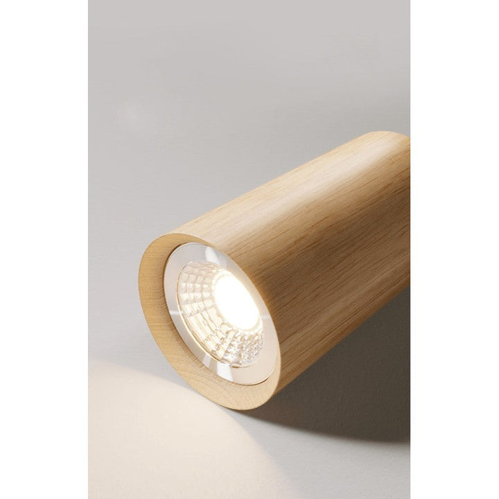 Lámpara de techo escandinava de madera con focos LED para sala de estar.