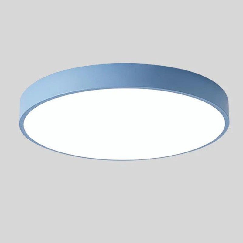 Lámpara de techo LED escandinava, forma redonda con elegante borde de madera.