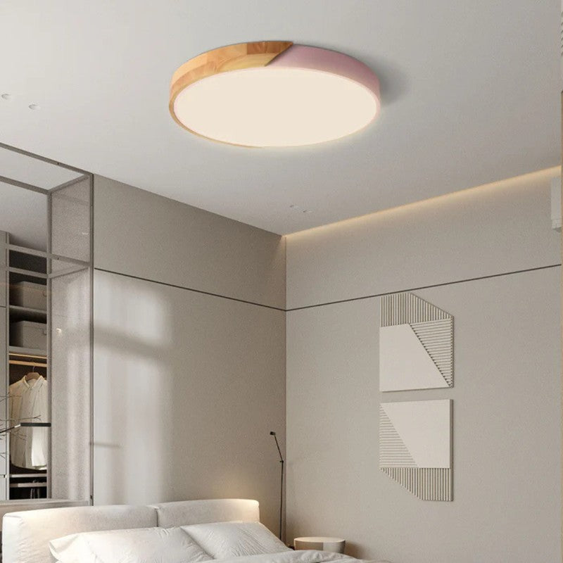 Lámpara de techo LED redonda, minimalista, con borde de madera natural, estilo nórdico.