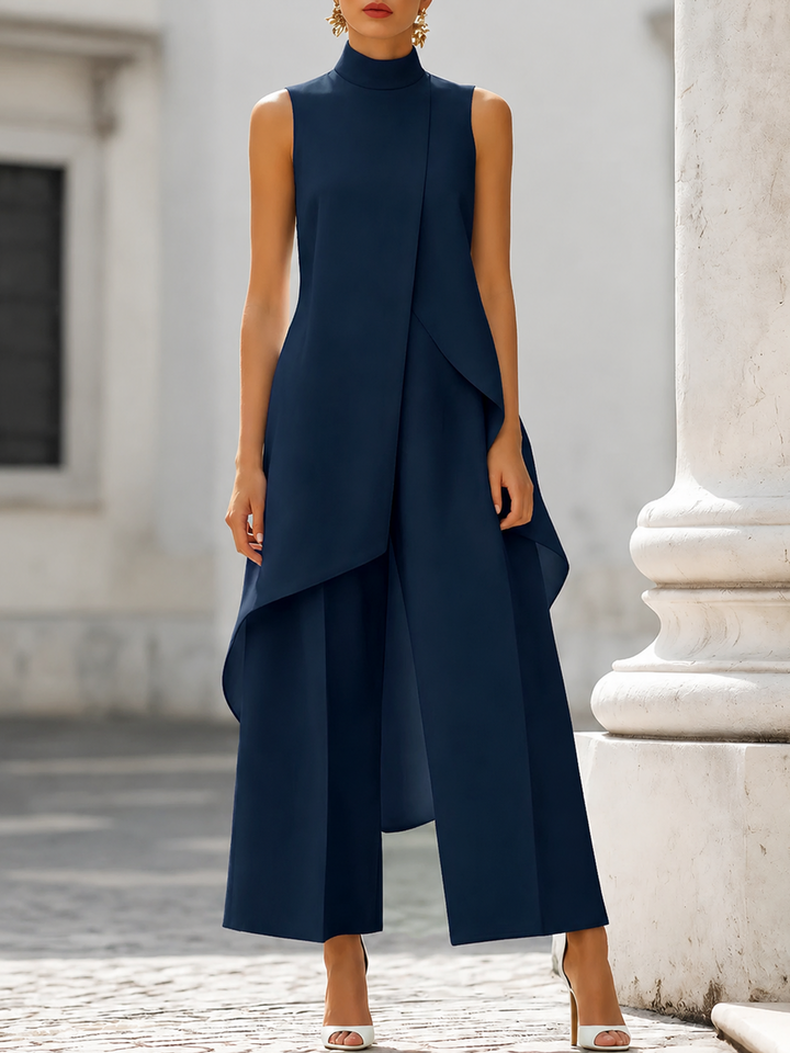 Modelo luciendo conjunto mujer dos piezas: top asimétrico y pantalón ancho. Estilo moderno y elegante.