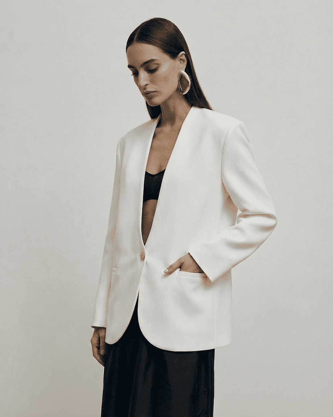 Blazer blanco Alba elegante para mujer, estilo sofisticado, ideal para ropa de oficina y moda femenina.