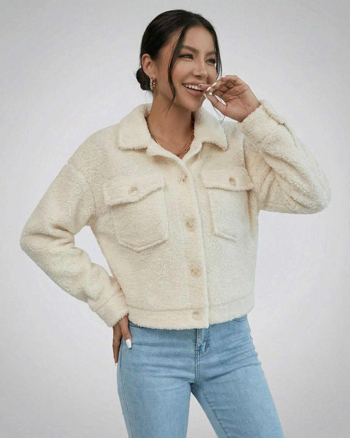 Chaqueta blanca de mujer con solapa y botones, estilo Aspen. Abrigo elegante y casual para el frío invierno.