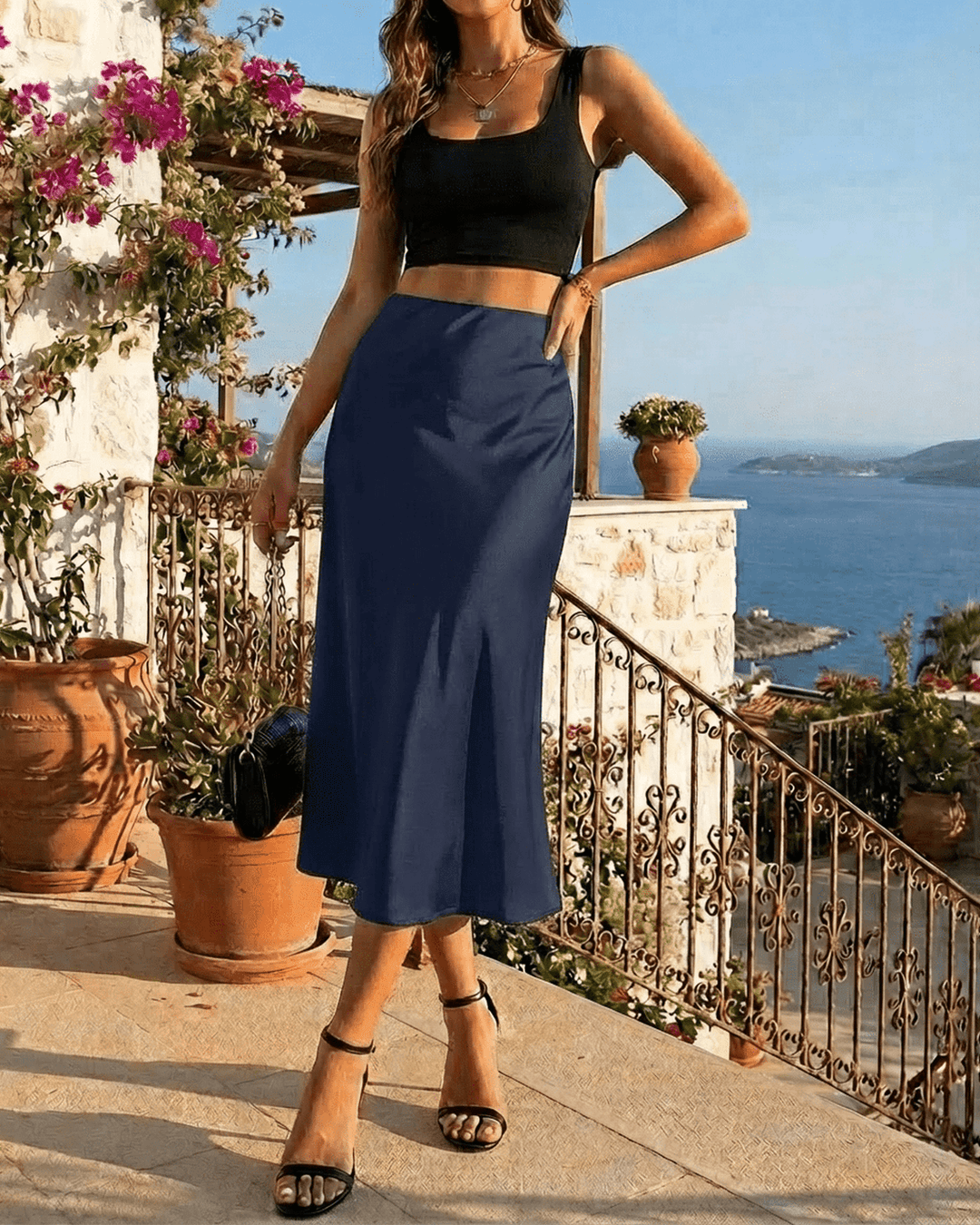 Falda midi azul marino de mujer, corte sirena. Prenda elegante y versátil para fiesta y formal.