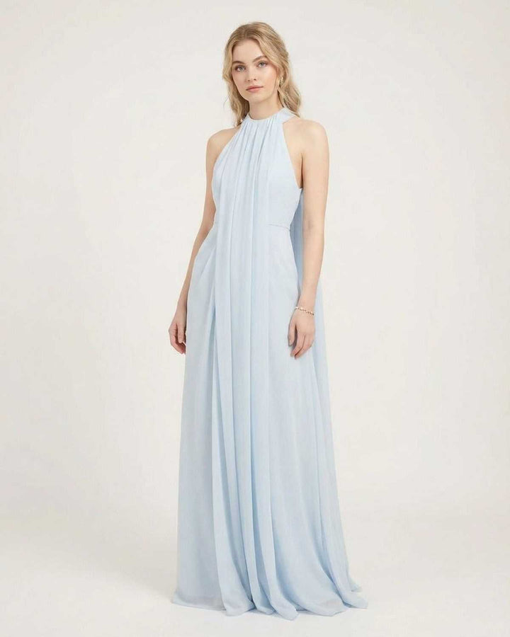 Vestido maxi Aurelia azul claro para mujer. Elegante y fluido, sin mangas, perfecto para el verano.